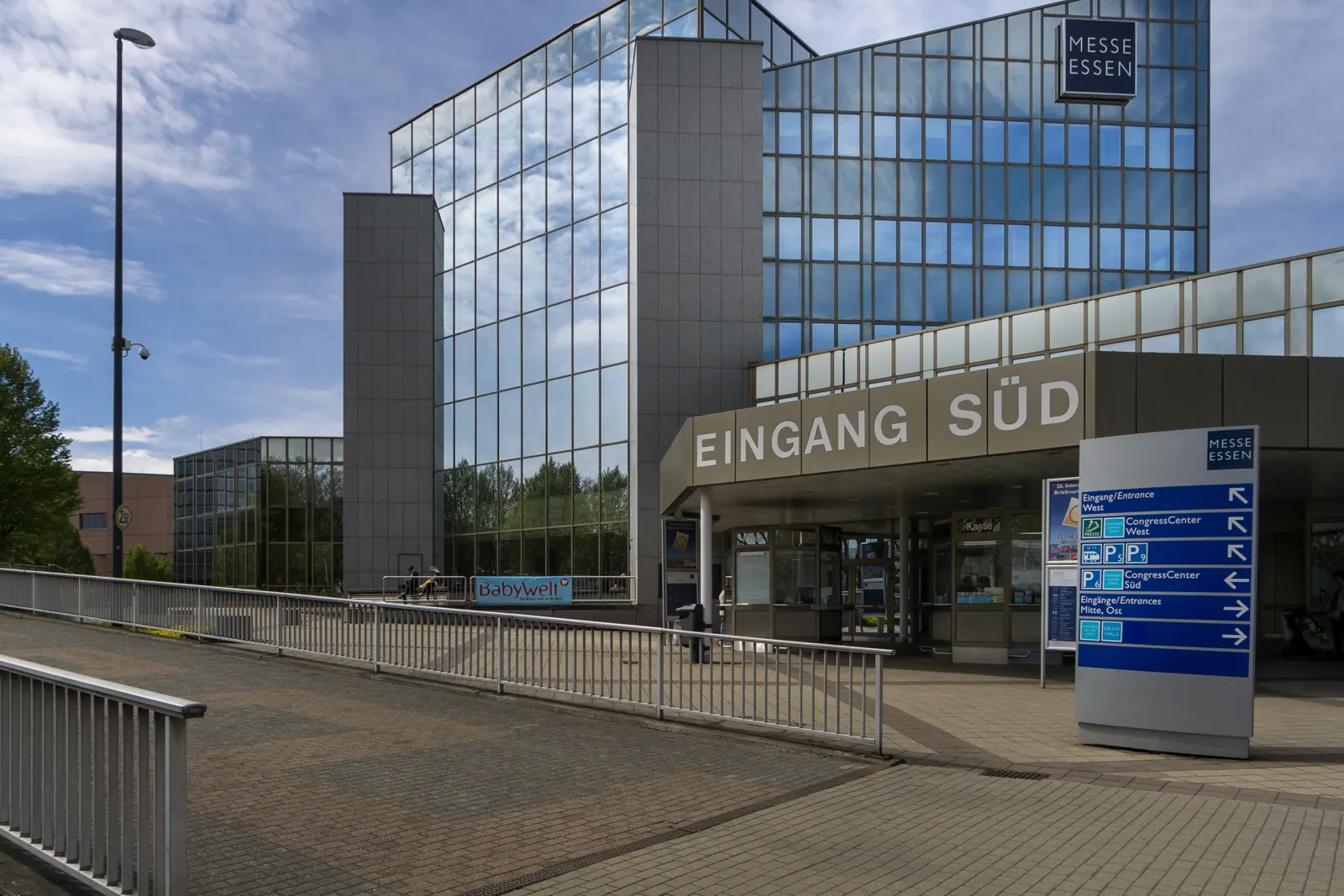 Der Südeingang der Messe Essen, wo die E-world stattfindet